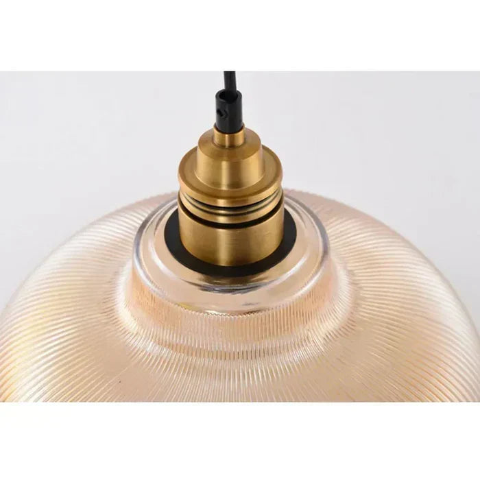 Strahlende Pendelleuchte aus Klarglas mit Metallakzenten