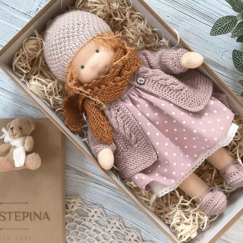 Handgefertigte, bezaubernde weiche Plüsch-Babypuppe als Spielgefährtin