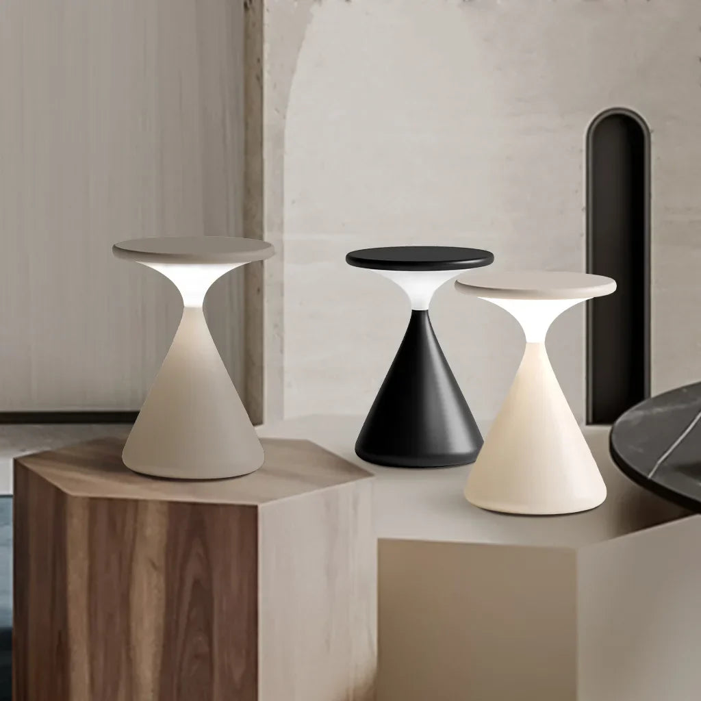 Skulpturale minimalistische Tischlampe in Sanduhrform, kabellos, dimmbar und wiederaufladbar