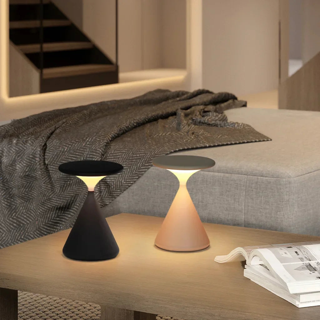 Skulpturale minimalistische Tischlampe in Sanduhrform, kabellos, dimmbar und wiederaufladbar