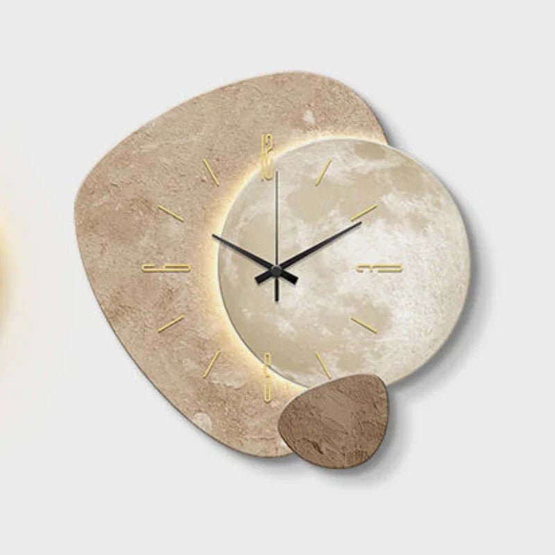 Minimalistische skandinavische Wanduhr aus Metall und Holz mit leisem Uhrwerk