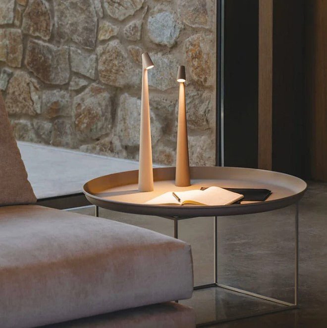 Minimalistische nordische Tischlampe aus Aluminium mit kabelloser Touch-Steuerung und Dimmfunktion