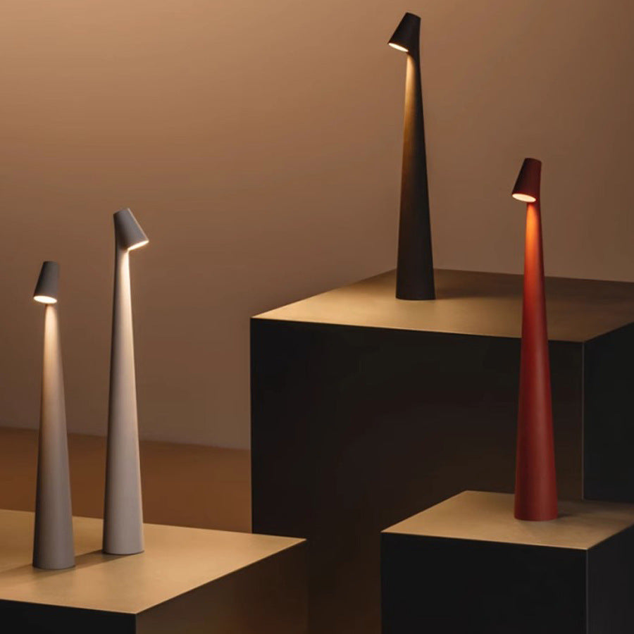 Minimalistische nordische Tischlampe aus Aluminium mit kabelloser Touch-Steuerung und Dimmfunktion