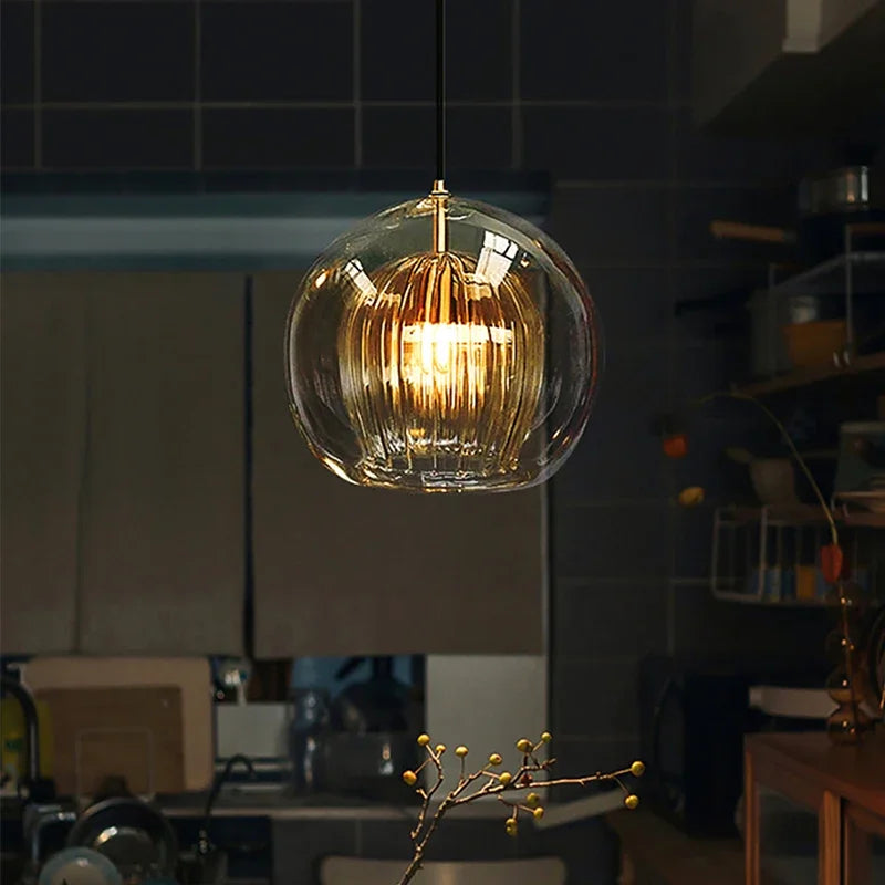 Elegante moderne Pendelleuchte aus Aluminium und Glas mit verstellbarer Länge