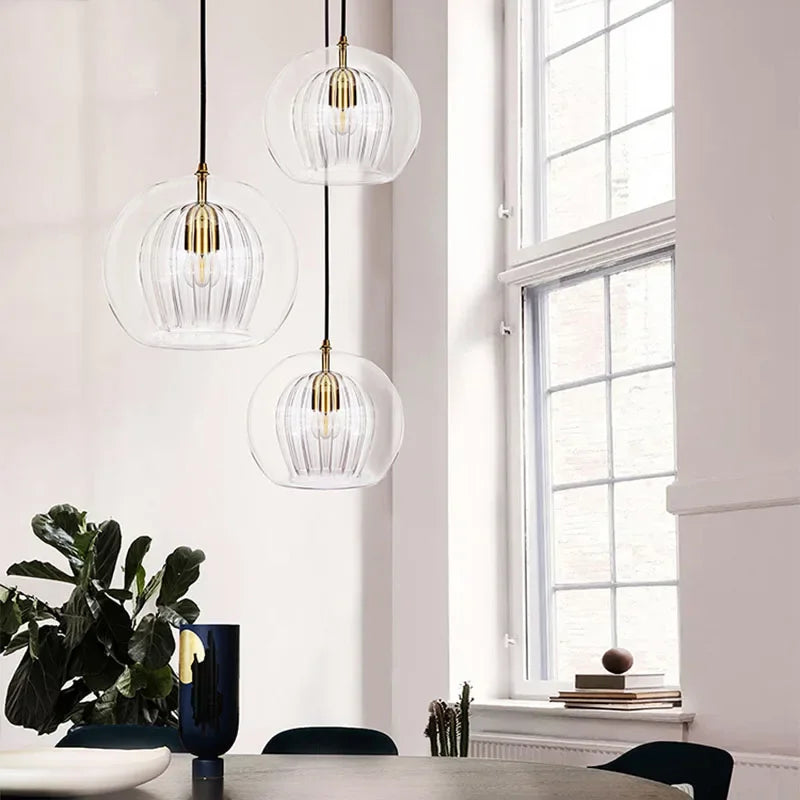 Elegante moderne Pendelleuchte aus Aluminium und Glas mit verstellbarer Länge