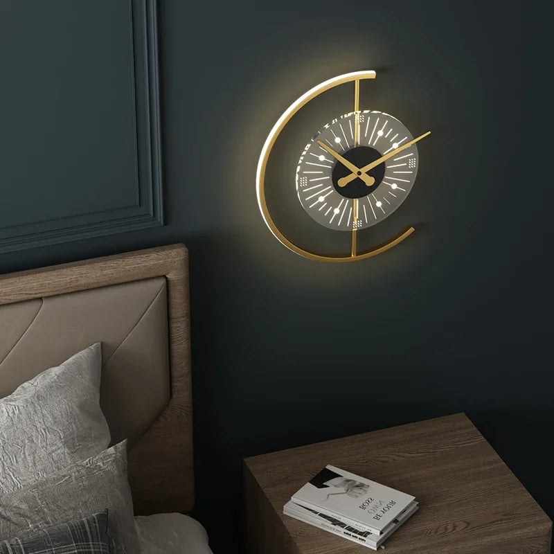 Postmoderne Wanduhr mit Metallrahmen, App-Steuerung und Beleuchtung