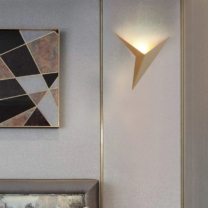 Minimalistische dreieckige nordische Eisen-Wandleuchte für den Innenbereich und Treppen