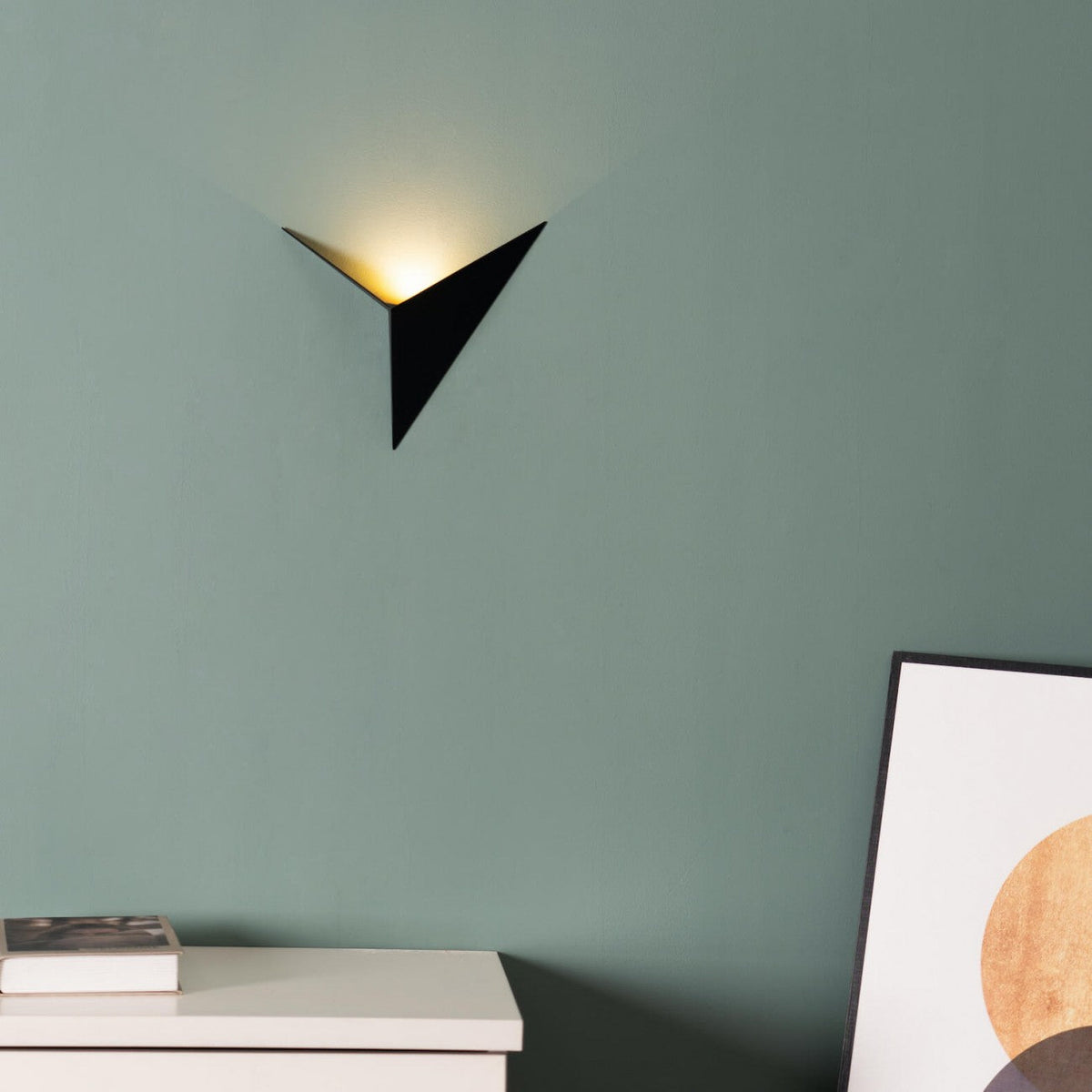Minimalistische dreieckige nordische Eisen-Wandleuchte für den Innenbereich und Treppen