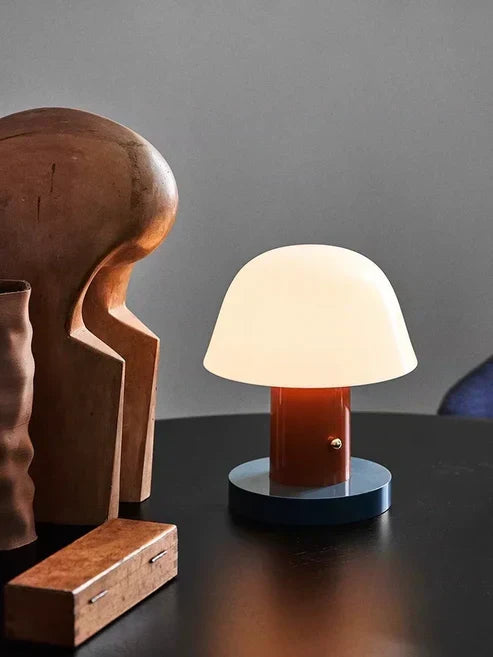 Skulpturale wiederaufladbare kabellose Tischlampe in Pilzform mit Touch-Dimmung