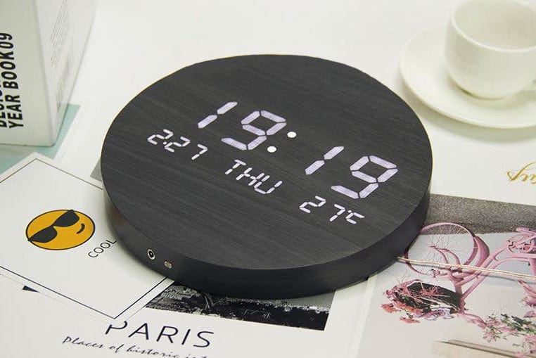 Nordische minimalistische runde digitale batteriebetriebene Wanduhr