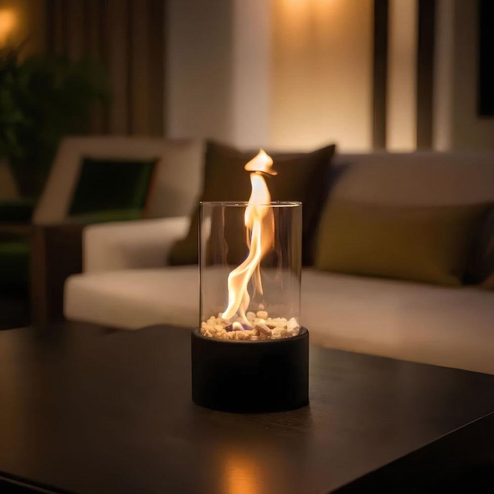 Klassische Tischlampe mit Glaszylinder, Flamme und Ölbetrieb