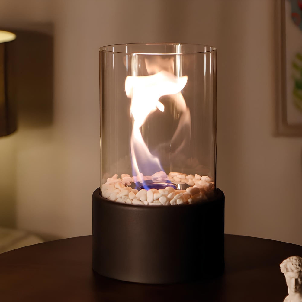 Klassische Tischlampe mit Glaszylinder, Flamme und Ölbetrieb