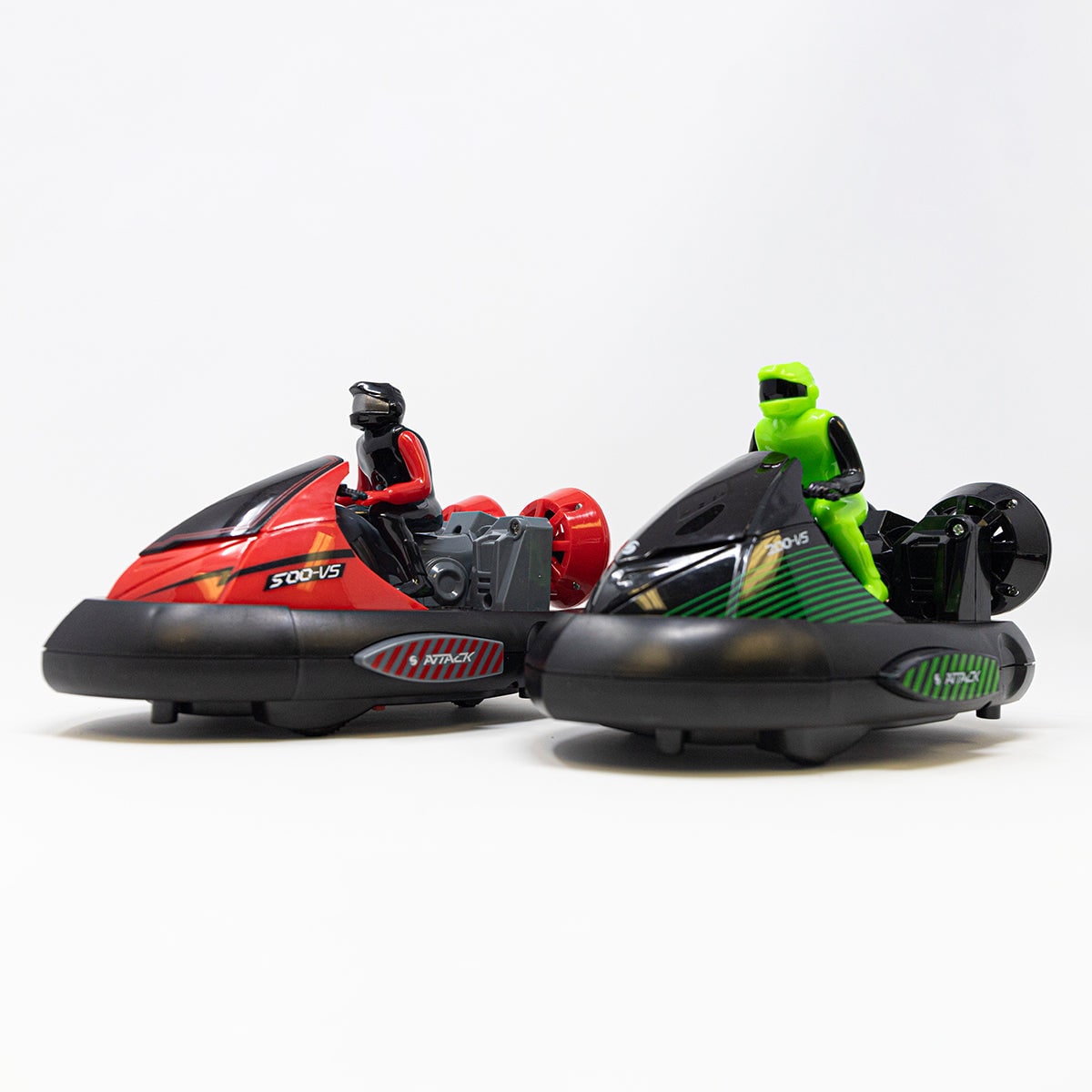 Spielzeugset mit ferngesteuerten Bumper Cars und Aufprallsensor für zwei Spieler