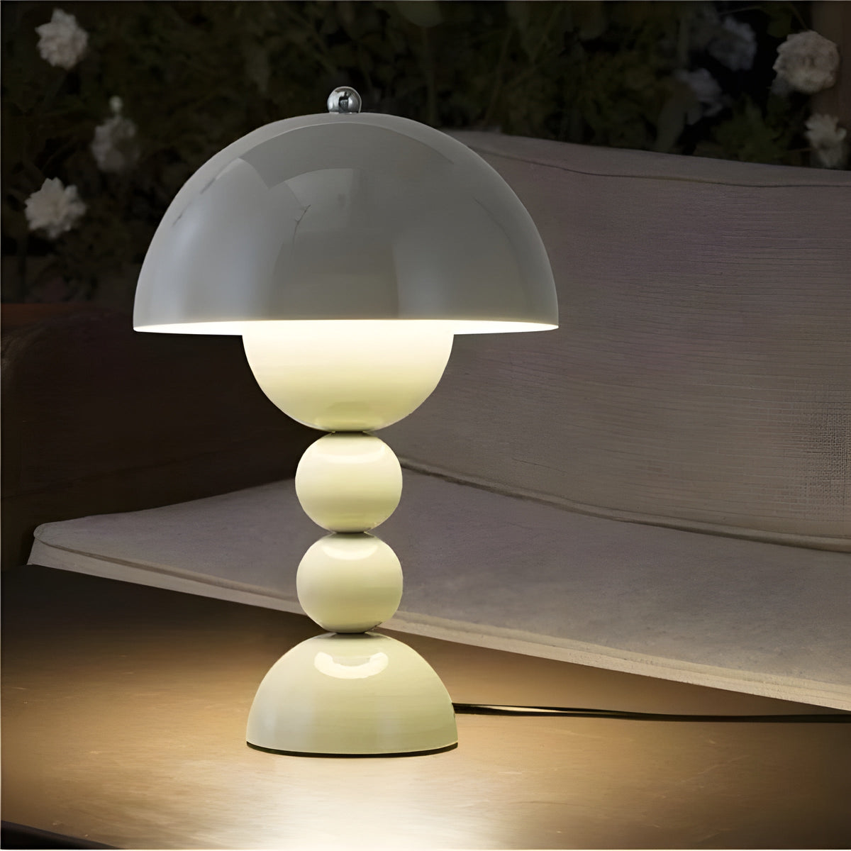 Skandinavische minimalistische dimmbare Nachttischlampe in Form einer Blütenknospe