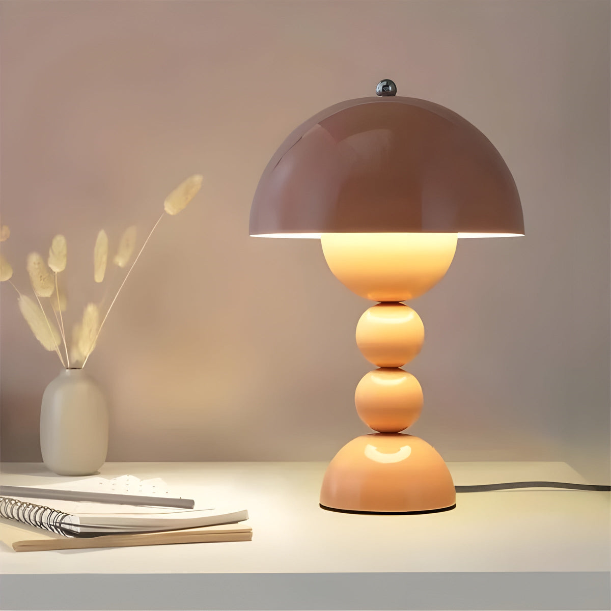 Skandinavische minimalistische dimmbare Nachttischlampe in Form einer Blütenknospe