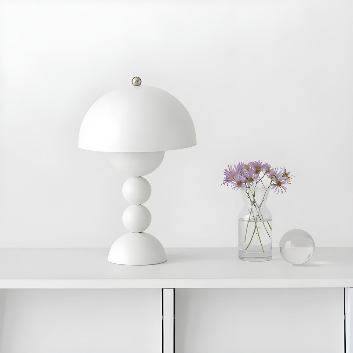 Skandinavische minimalistische dimmbare Nachttischlampe in Form einer Blütenknospe