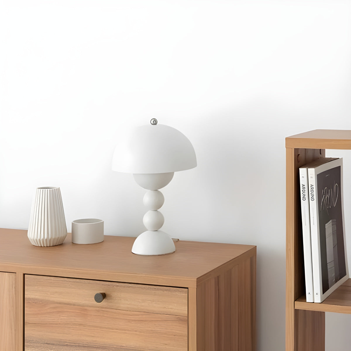 Skandinavische minimalistische dimmbare Nachttischlampe in Form einer Blütenknospe