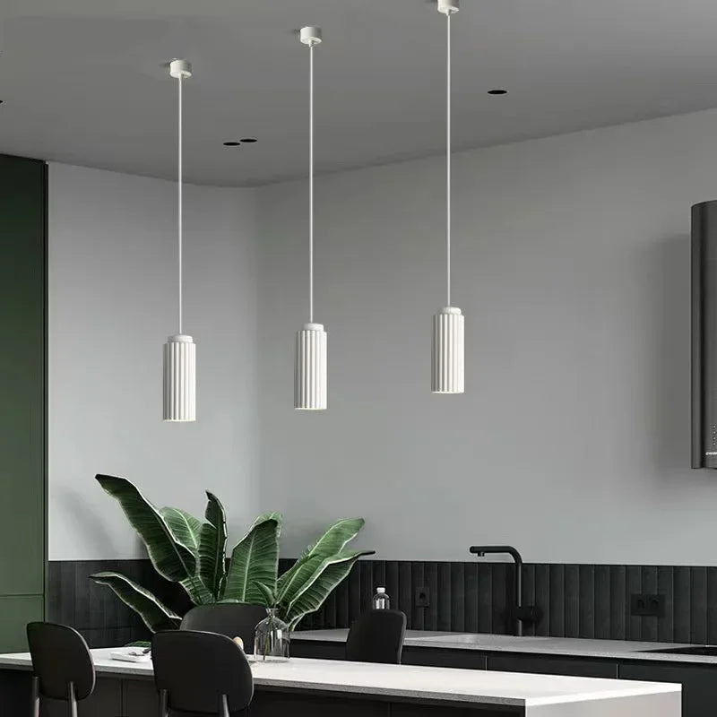 Skandinavische minimalistische Hängeleuchte aus Metall und Glas