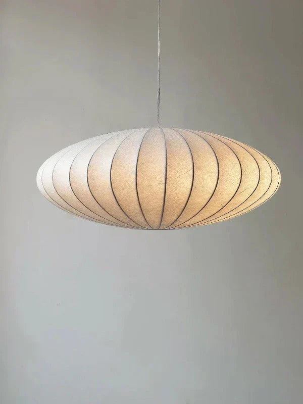 Luxuriöse Pendelleuchte mit Seidenschirm und Kristallkrone