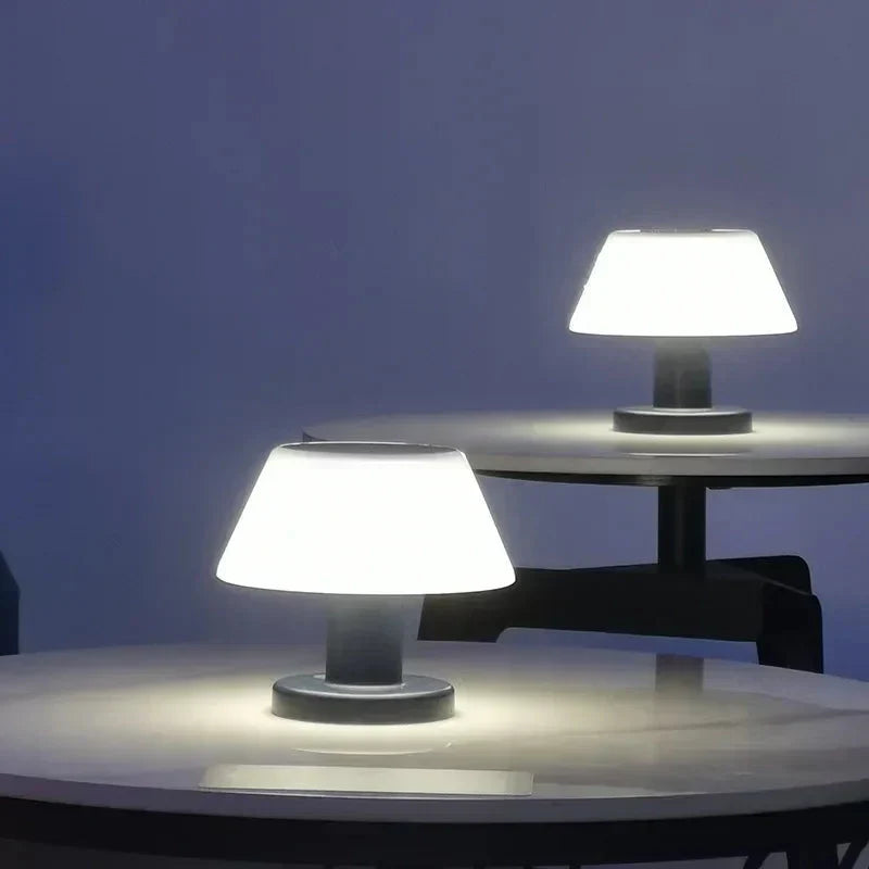 Solarbetriebene aufladbare wasserfeste Tischlampe für Innen- und Außenbereiche