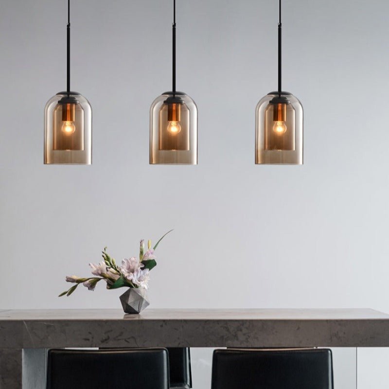 Pendelleuchte aus Eisen mit zwei Glasschirmen im Mid-Century-Stil