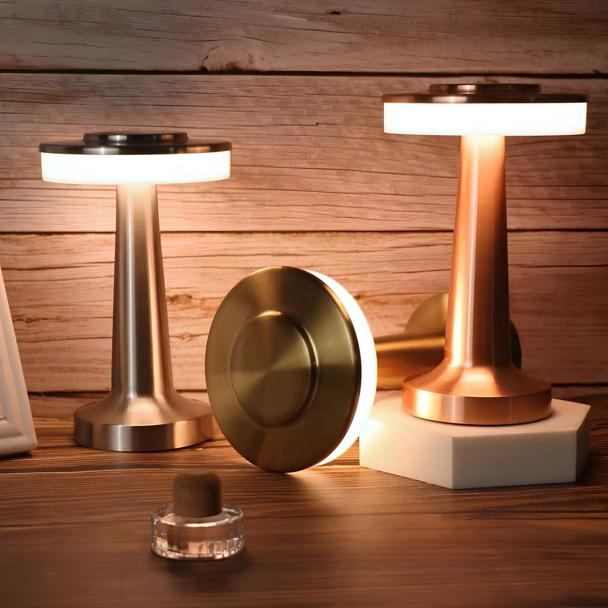 Elegante tragbare dimmbare kabellose Tischlampe aus Metall, wiederaufladbar