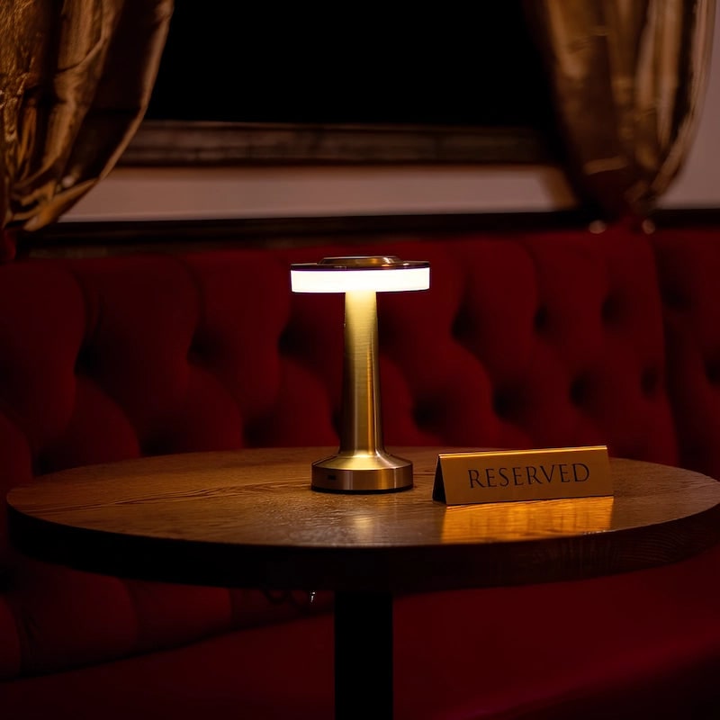 Elegante tragbare dimmbare kabellose Tischlampe aus Metall, wiederaufladbar