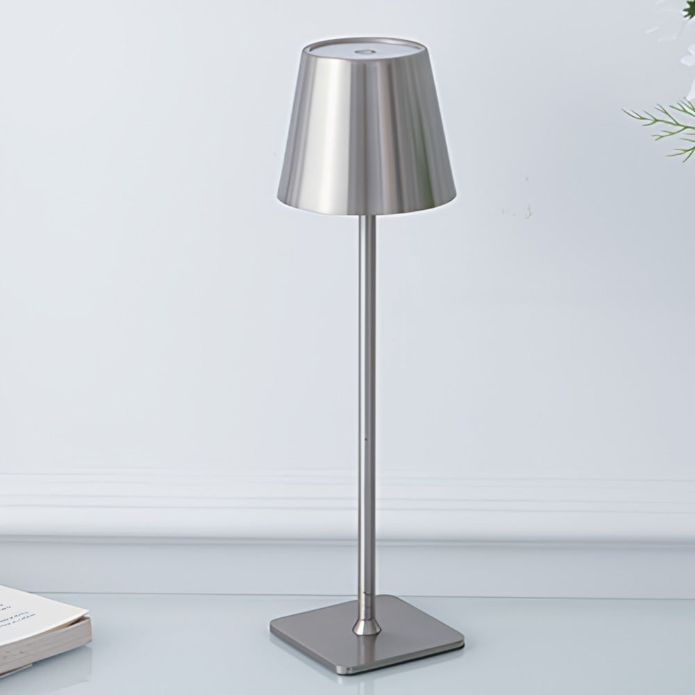 Schlanke moderne wasserdichte kabellose, wiederaufladbare dimmbare Metall-Tischlampe mit Touch-Steuerung
