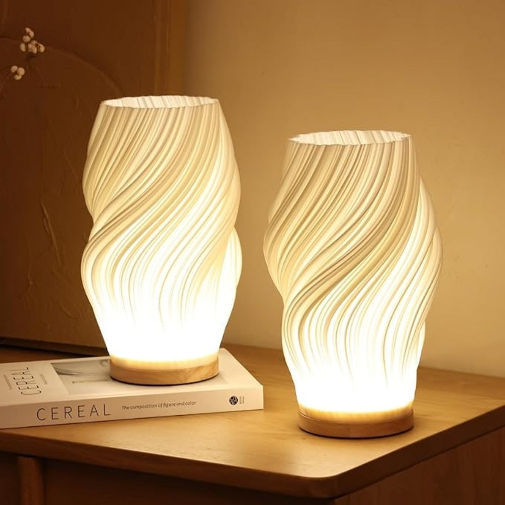 Skulpturaler Wellenschirm mit Holzbasis, dimmbare Tischlampe