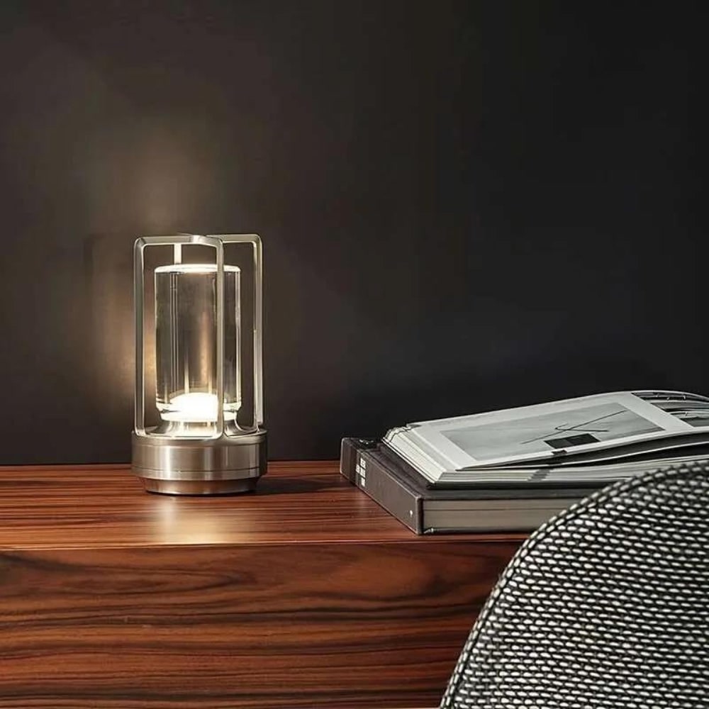 Minimalistische kabellose, wiederaufladbare Tischlampe für Innen- und Außenbereiche