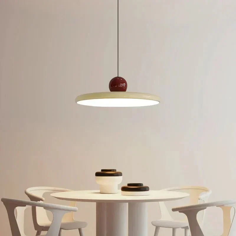 Bauhaus-Pendelleuchte aus schalenförmigem Glas und Metall