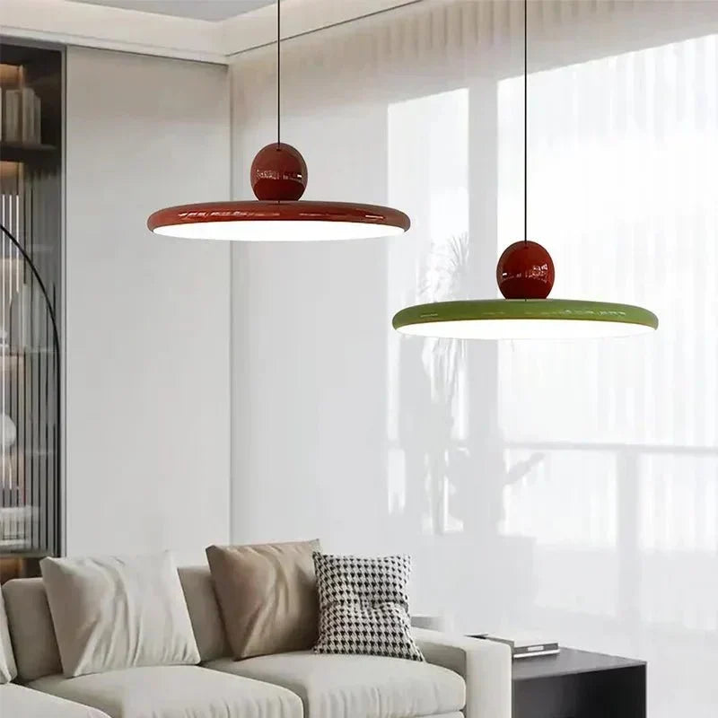 Bauhaus-Pendelleuchte aus schalenförmigem Glas und Metall