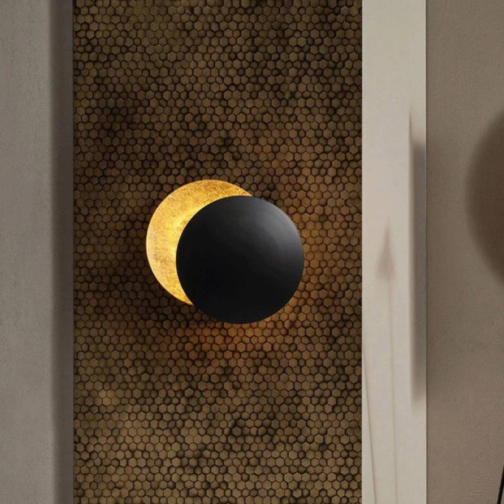 Minimalistische runde Wandleuchte mit Mondfinsternis-Leuchteffekt