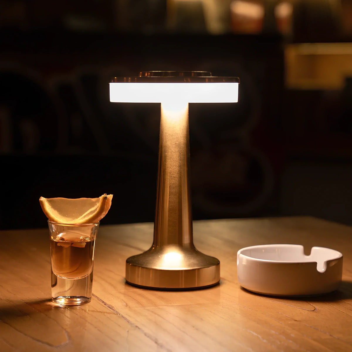 Kabellose aufladbare dimmbare Vintage-Tischlampe aus Metall mit stimmungsvollem Leuchten