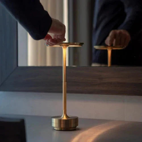 Elegante, kabellose, dimmbare und wiederaufladbare tragbare Metall-Tischlampe